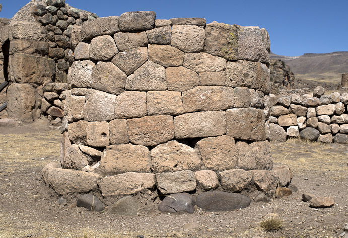 Vestigios arqueológicos de colcas (depósitos)