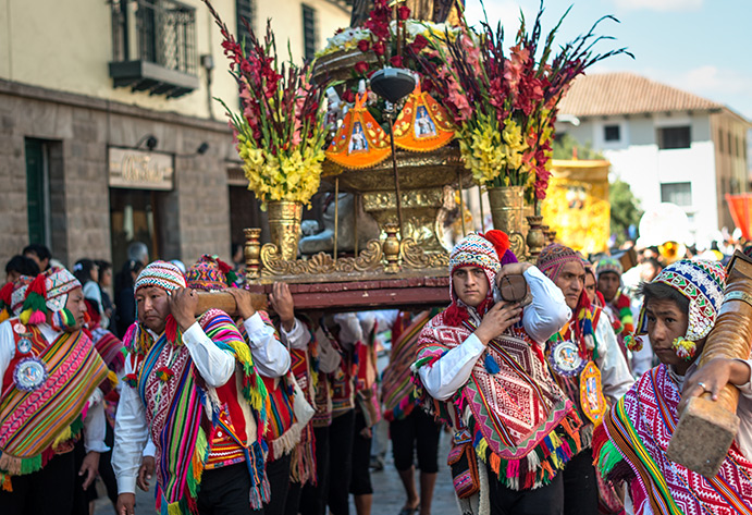 Desfile durante el festival de Inti Raymi