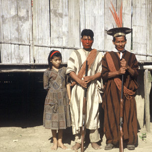 Photograph of Ashaninka men formally dressed in cotton kithaarentze