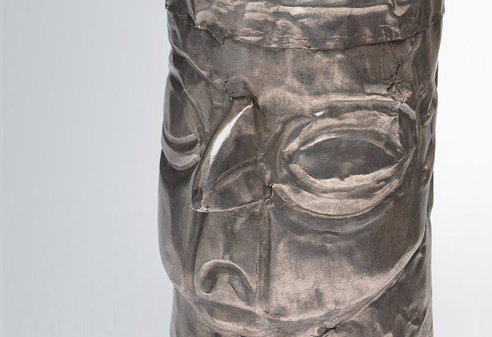 Inka cylindrical cup with human face in relief